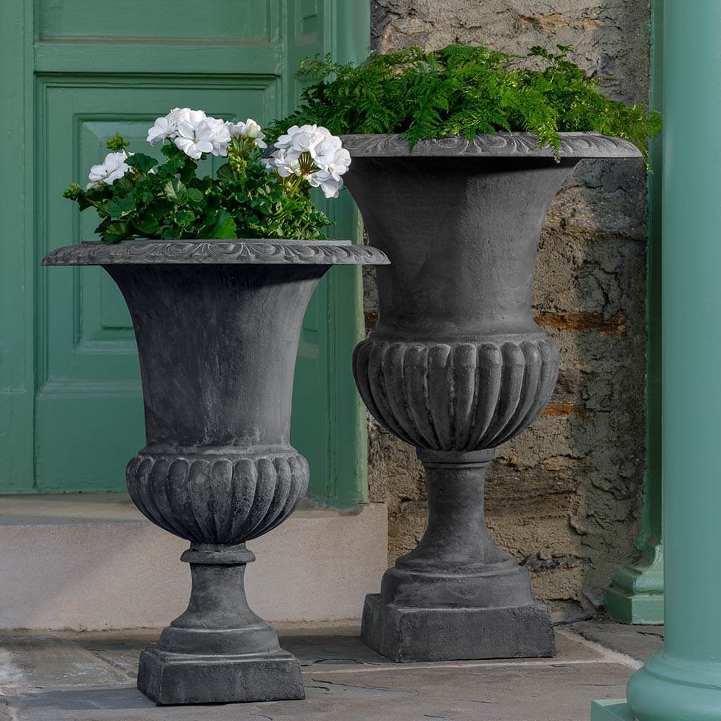 Tall Wickford Urn || Lead