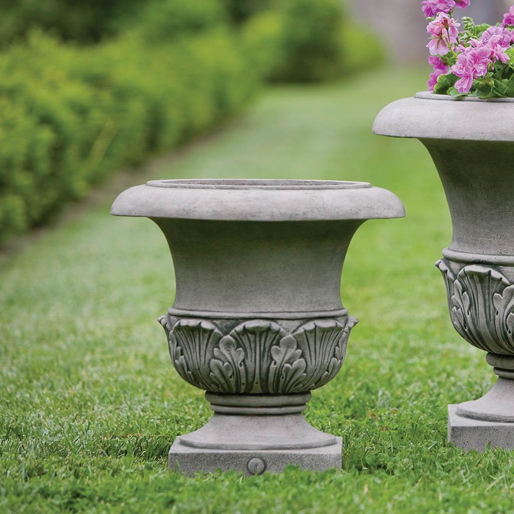 Williamsburg Acanthus Planter
